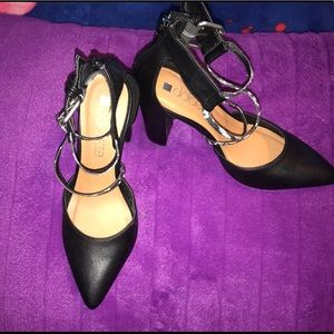 Selling some cute classy black heels. Never worn!